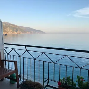 beas-apartment-the-window-to-the-sea-seafront.hotelitalianriviera.com/
