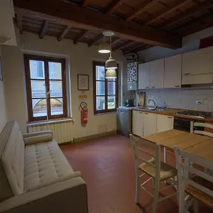 Traditional Florentine 1br Close To Piazza Santa Croce Firenze